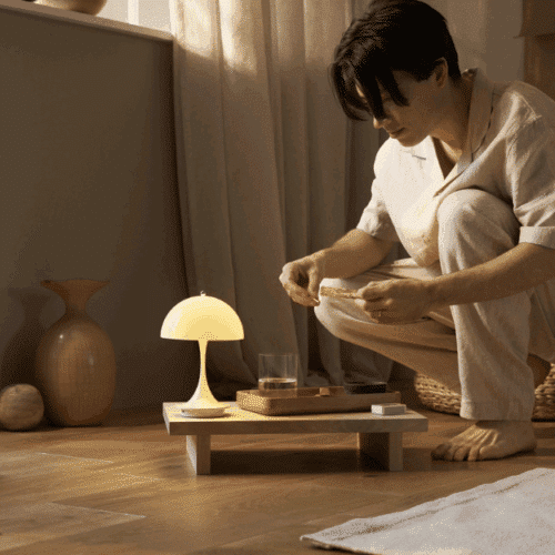 Louis Poulsen Panthella 160 Portable v3 bordslampa Opal beige
