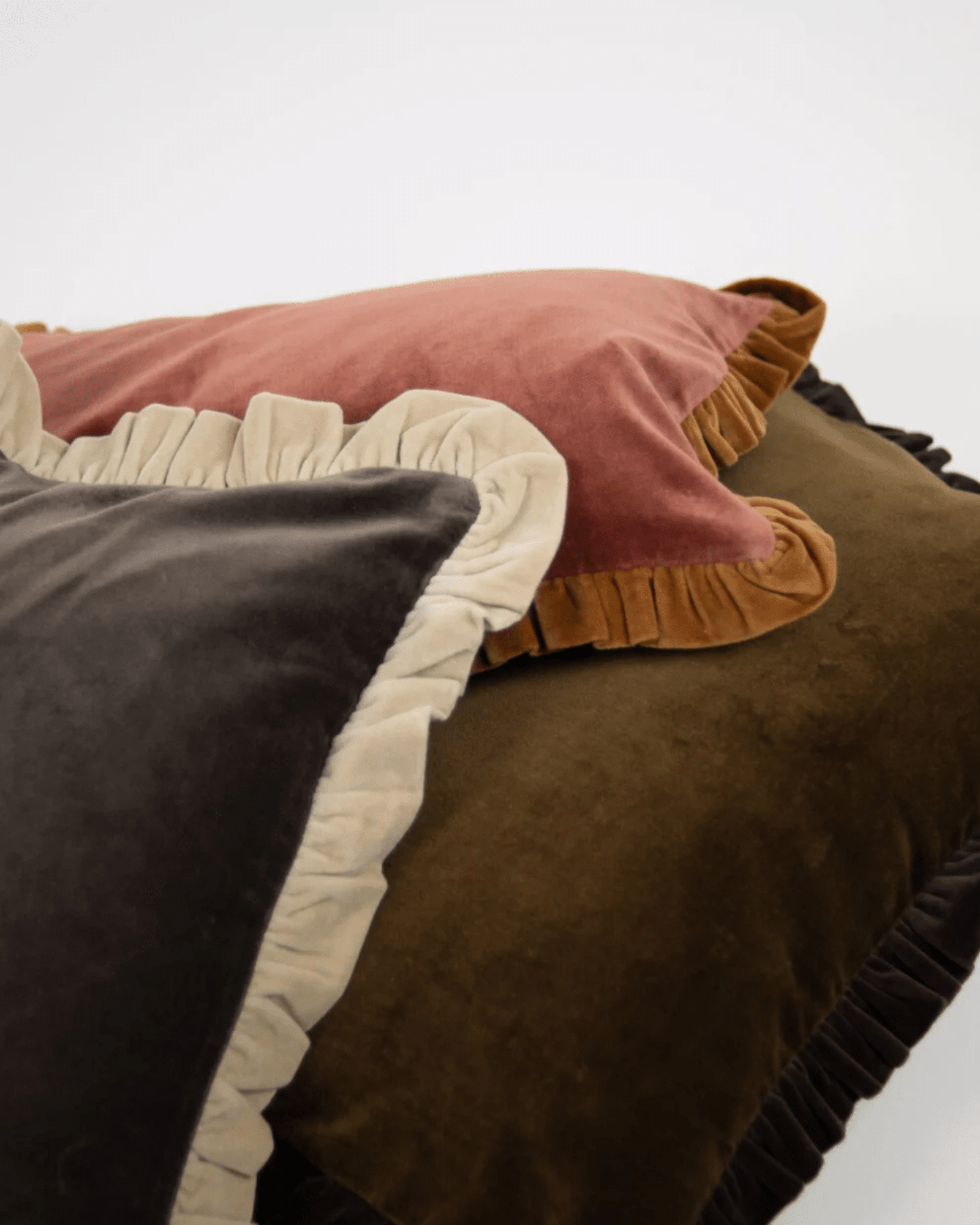 Doris kuddfodral 30×50 i mörk taupe/benvit