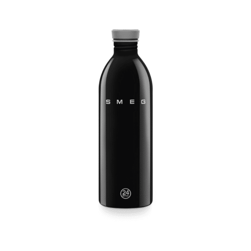 Svart Urban Bottle 1 liter i rostfritt stål med högblank finish och läckagesäkert silikonlock från Smeg x 24Bottles