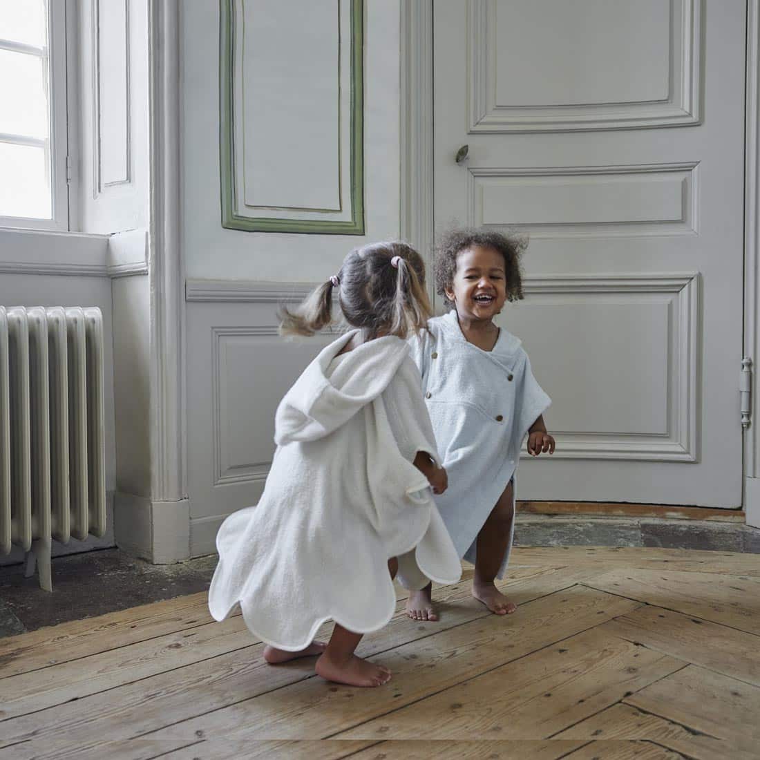Elodie Badponcho Vanilla White – mjuk barnponcho i bomull 1–3 år - Bild 2
