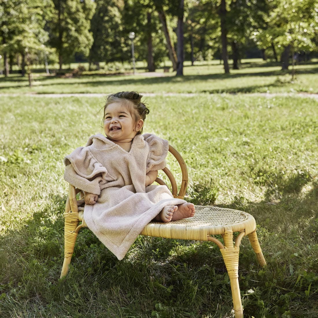 Elodie Badponcho Powder Pink – mjuk barnponcho i bomull 1–3 år - Bild 2